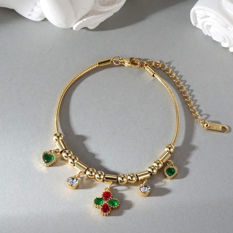 Pulsera  colgante trebol rojo y verde