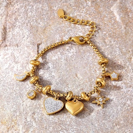 Pulsera dorada con charms corazon
