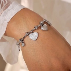 Pulsera plateada con charms corazon