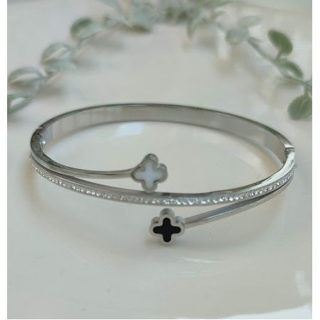 Brazalete plateado doble trebol