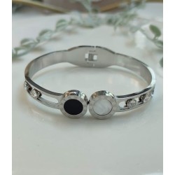 Brazalete plateado moderno