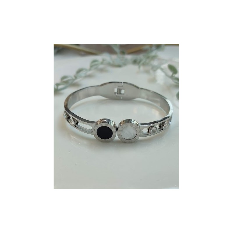 Brazalete plateado moderno